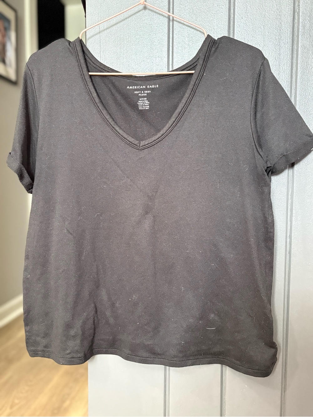 American Eagle Outfitters Black V-Neck Short Sleeve Tee